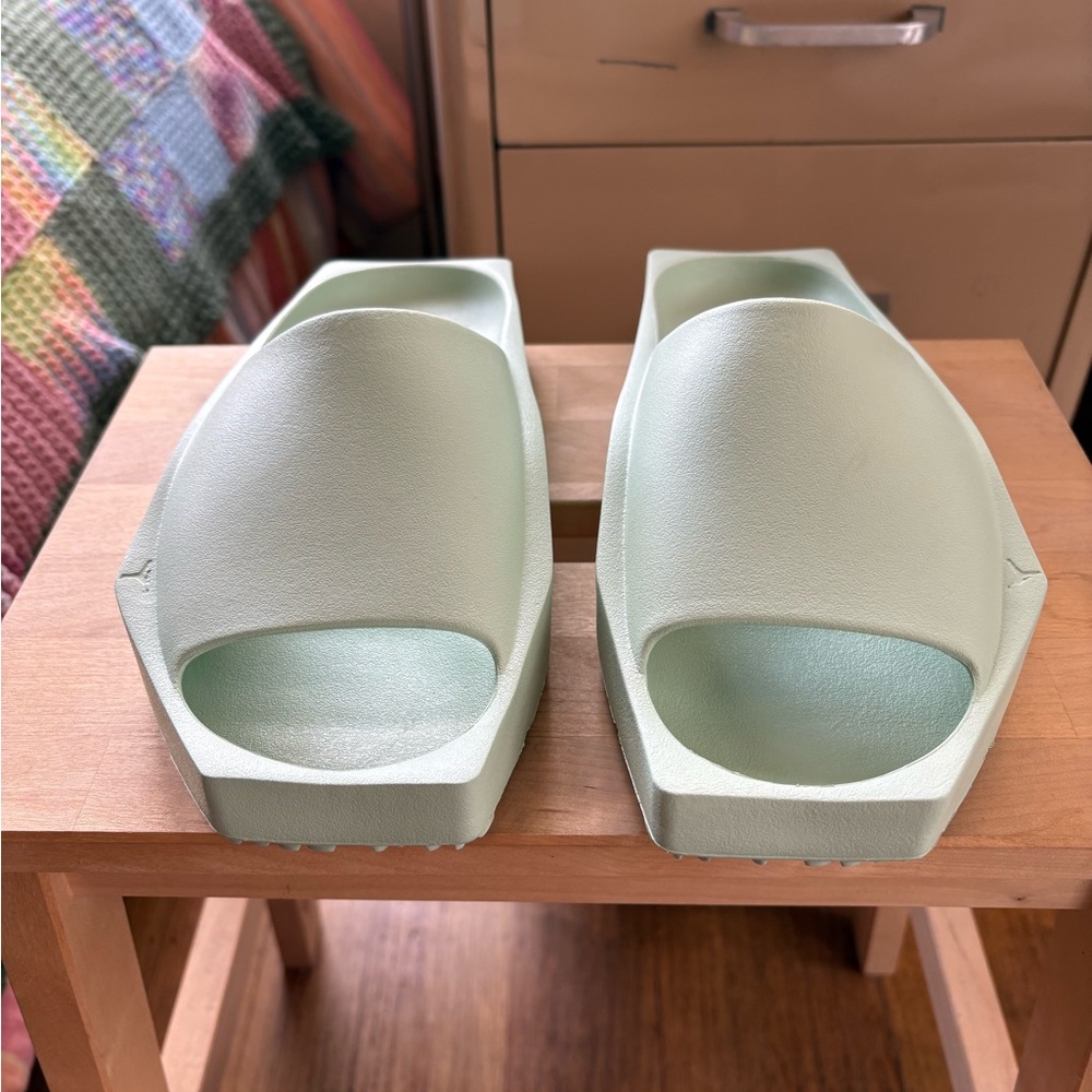 Jordan Women's Hex Slide Pistachio Frost  - Size 9
